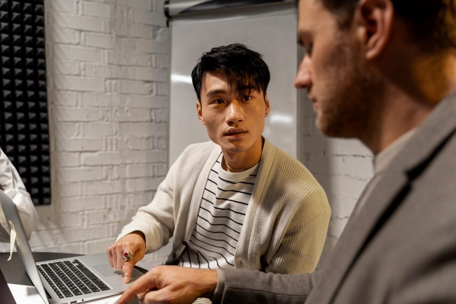 Ruang belajar keluarga yang terorganisir dengan baik