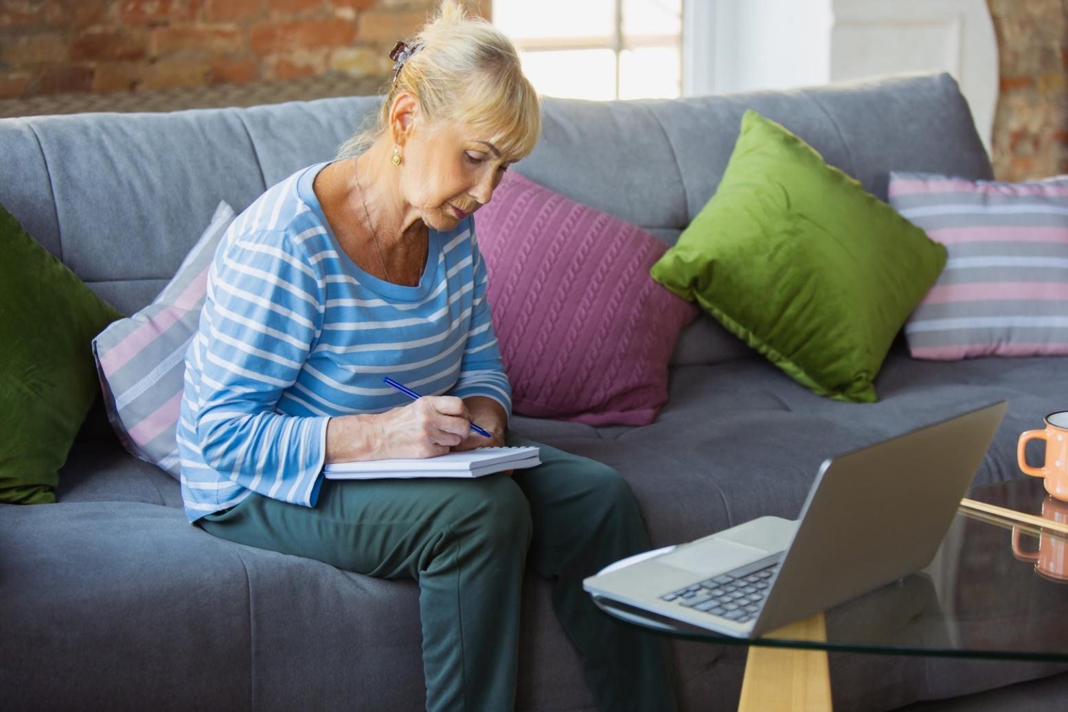 Diskusi perencanaan keuangan keluarga